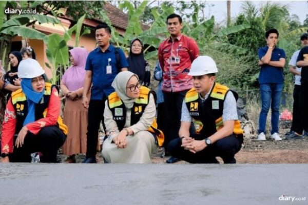 Bupati Ela Ingatkan Kontraktor, Proyek Jalan Bumi Jawa–Tanjung Kesuma Harus Sesuai Standar Teknis